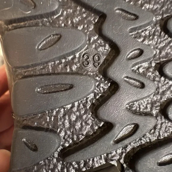 V Italia Shoes Womens Size 39 EU Silver Metallic Lace Up Comfort Casual Sneakers - Picture 8 of 9